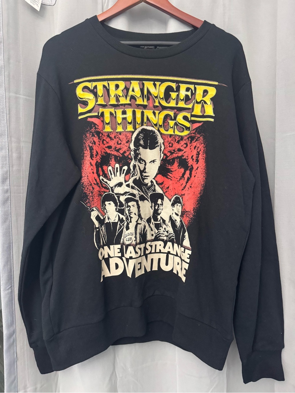 Stranger Things Adult sweatshirt - size Medium NWT